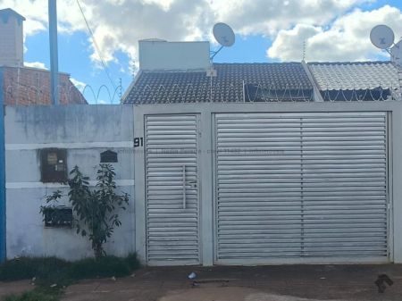 Casa-Térrea em Jardim Centro Oeste