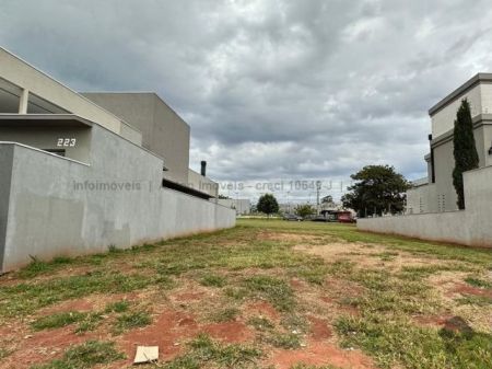 Terreno-Condomínio em Residencial Shalom
