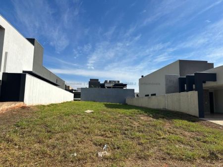 Terreno-Condomínio em Residencial Shalom