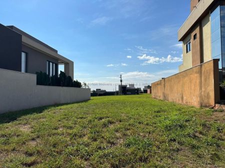 Terreno-Condomínio em Residencial Shalom