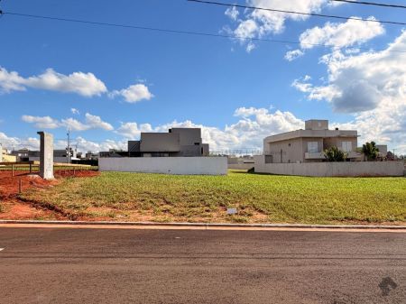 Terreno-Condomínio em Residencial Shalom
