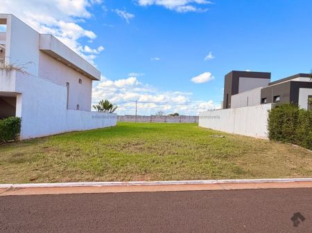 Terreno-Condomínio em Residencial Shalom