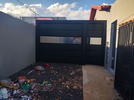 Casa-Térrea-Condomínio em Coophatrabalho