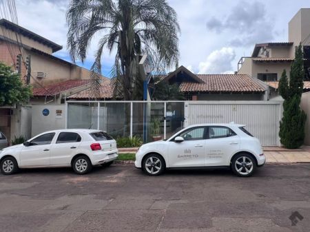 Casa-Térrea em Chácara Cachoeira