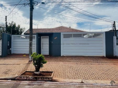 Casa-Térrea em Monte Castelo