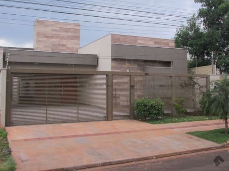 Casa-Térrea em Vila Anahy