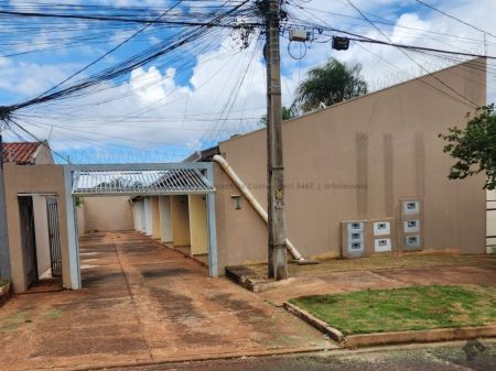 Casa-Térrea-Condomínio em Monte Castelo