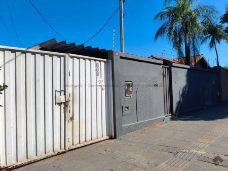 Casa-Térrea em Jardim dos Estados