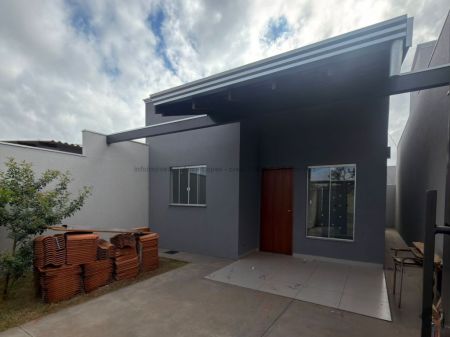 Casa-Térrea em Vila Santa Luzia