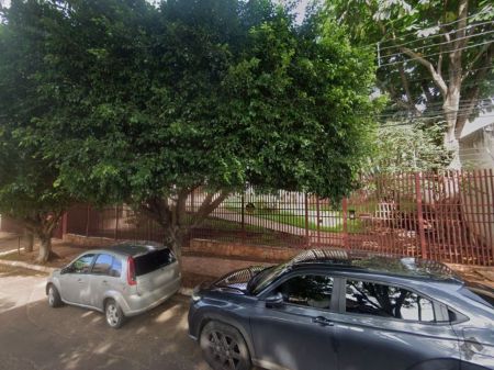 Casa-Térrea em Jardim dos Estados