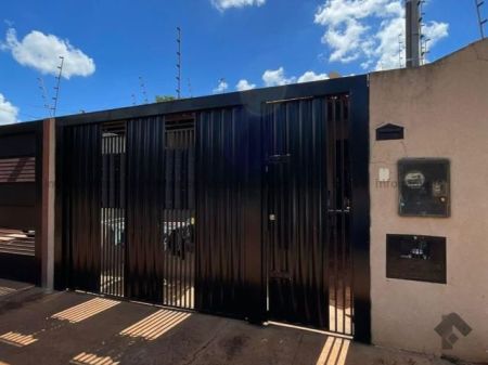 Casa-Térrea em Jardim Aeroporto