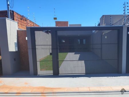 Casa-Térrea em Jardim Montevidéu