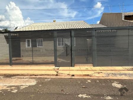 Casa-Térrea em Coopharádio