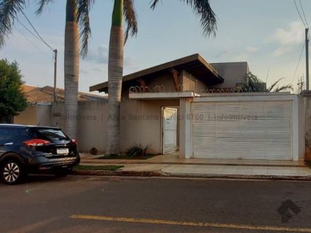 Casa-Térrea em Vila Vilas Boas