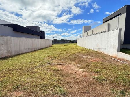 Terreno-Condomínio em Residencial Shalom
