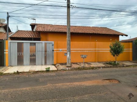 Casa-Térrea em Vila Anahy