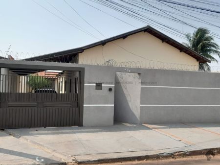 Casa-Térrea em Jardim Imá