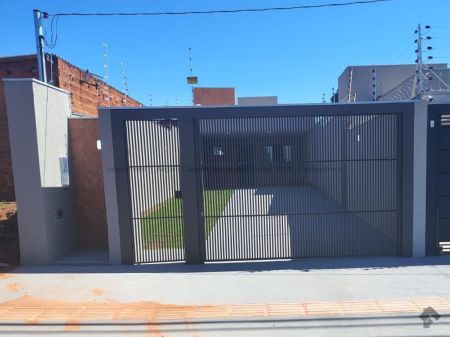 Casa-Térrea em Jardim Montevidéu