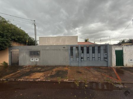 Casa-Térrea em Jardim Jacy