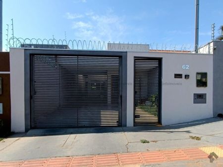 Casa-Térrea em Jardim Montevidéu