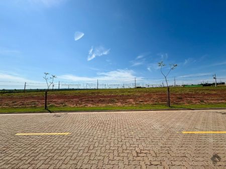 Terreno-Condomínio em Terras Alpha