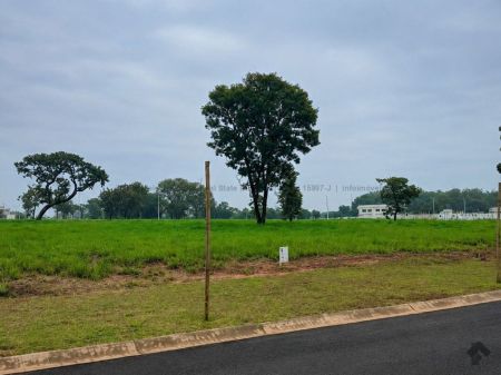 Terreno-Condomínio em Chácara dos Poderes