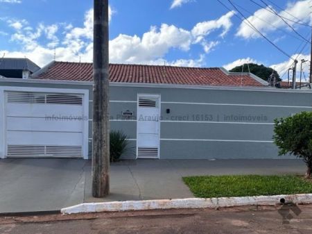 Casa-Térrea em Jardim Jockey Club