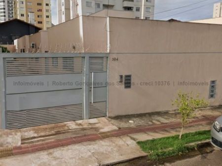 Casa-Térrea-Condomínio em São Francisco