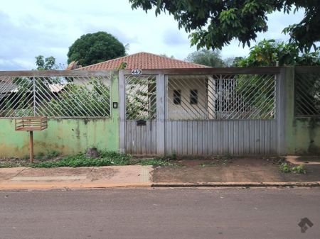 Casa-Térrea em Aero Rancho