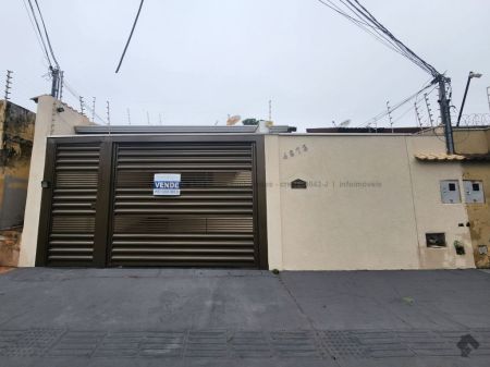 Casa-Térrea em Monte Castelo