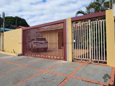 Casa-Térrea em Jardim TV Morena