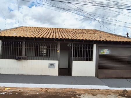 Casa-Térrea em Jardim Bonança