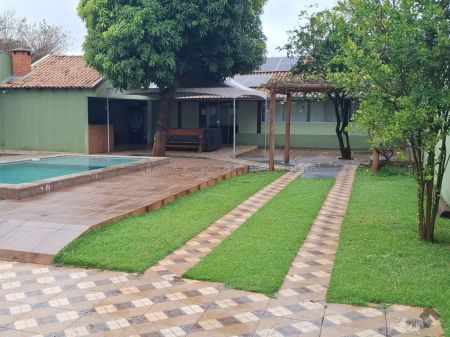 Casa-Térrea em Jardim Aeroporto