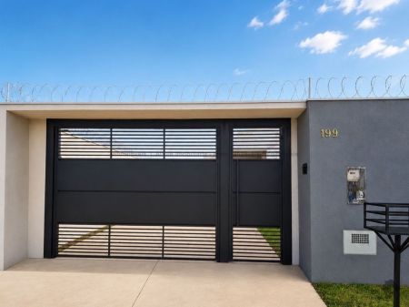Casa-Térrea em Jardim Veraneio