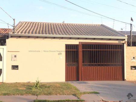Casa-Térrea em Jardim Centenário