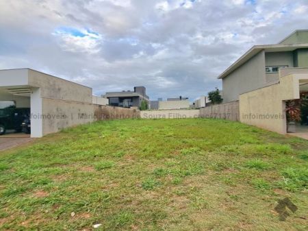 Terreno-Condomínio em Pq. Residencial Damha III