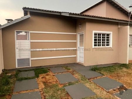 Casa-Térrea-Condomínio em Jardim Moema