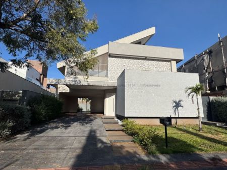 Sobrado-Condomínio em Pq. Residencial Damha III