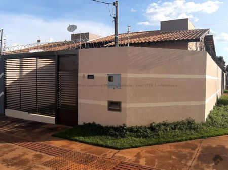 Casa-Térrea em Jardim Roselândia