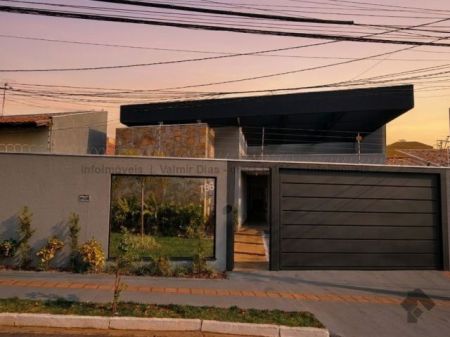 Casa-Térrea em Vila Sobrinho
