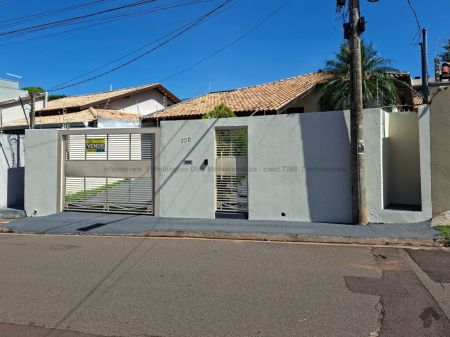 Casa-Térrea em Monte Castelo