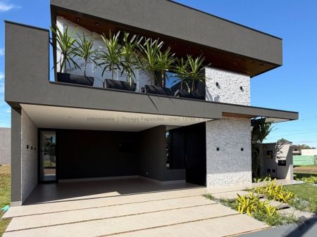 Sobrado-Condomínio em Residencial Porto Unique
