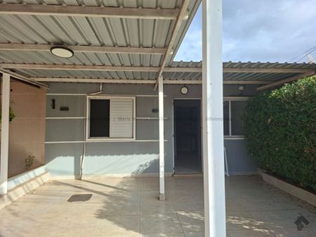 Casa-Térrea-Condomínio em Jardim Parati