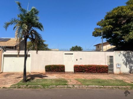 Casa-Térrea em Vila Célia