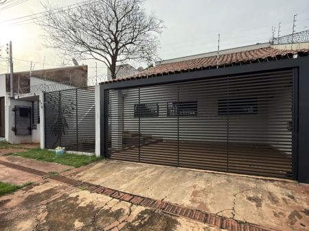 Casa-Térrea em Guanandi