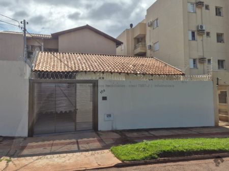 Casa-Térrea em Jardim Paradiso