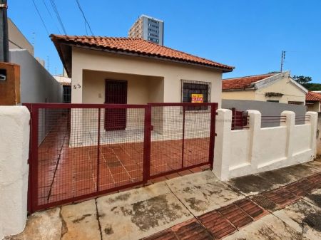 Casa-Térrea em Centro