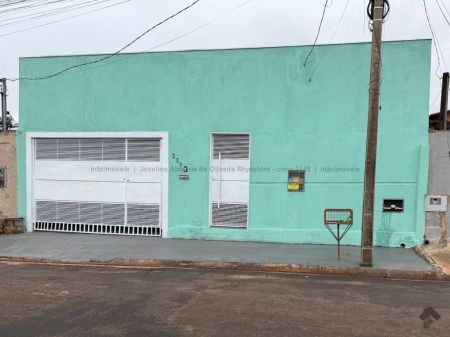 Casa-Térrea em Jardim Estrela Dalva I