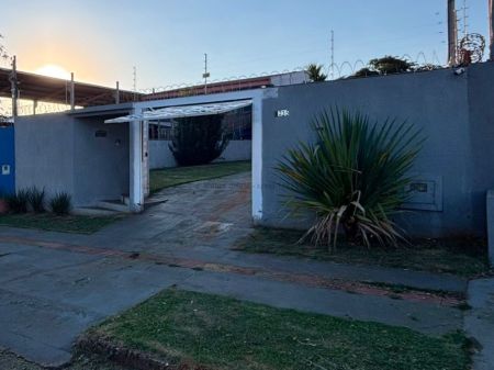 Casa-Térrea em Universitário