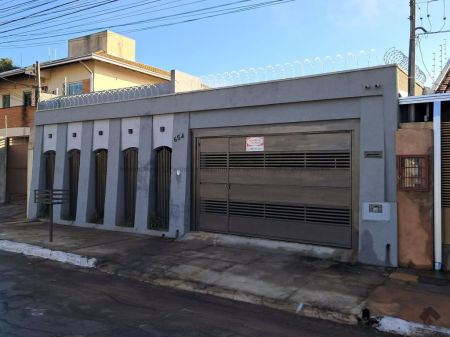 Casa-Térrea em Vila Alba